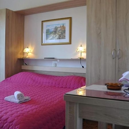 Kuca Carmen Hotel Rab Town Bagian luar foto