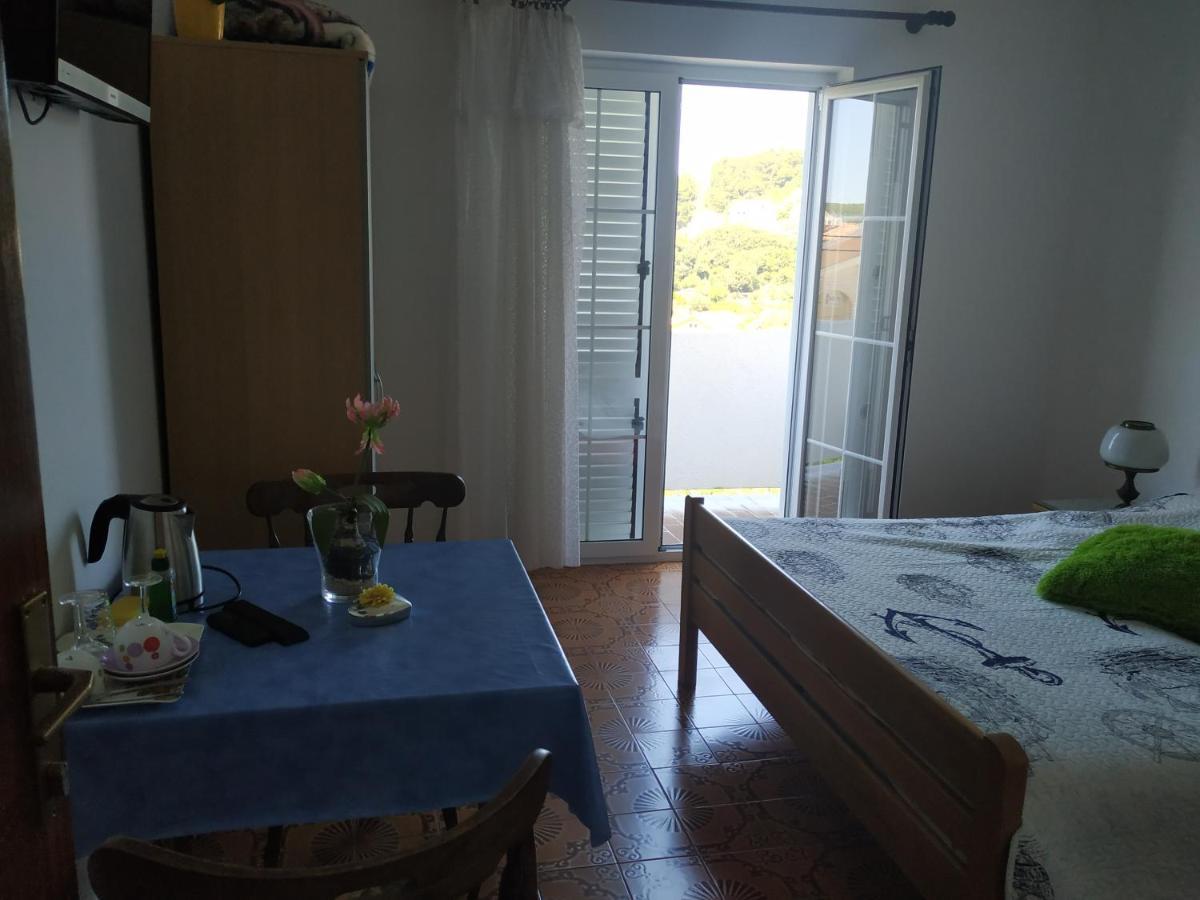 Kuca Carmen Hotel Rab Town Bagian luar foto