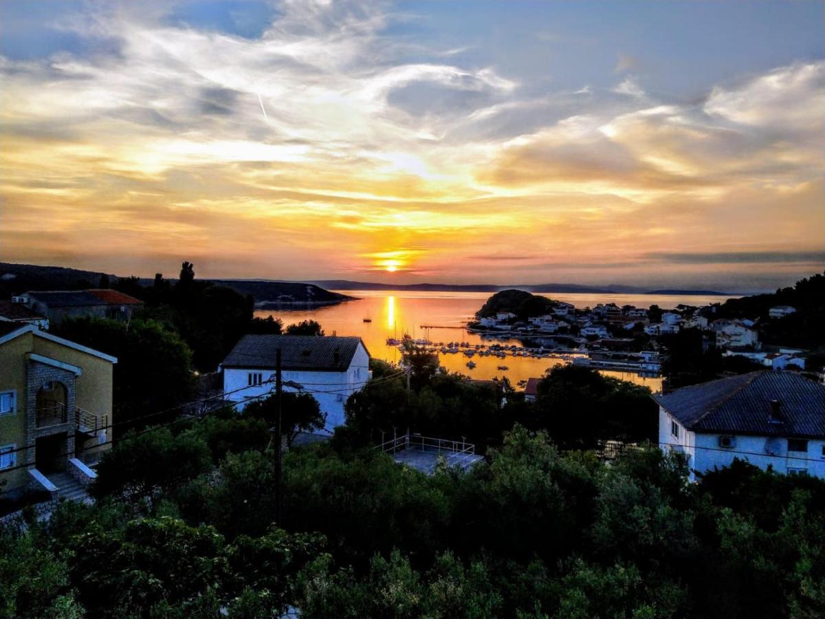 Kuca Carmen Hotel Rab Town Bagian luar foto