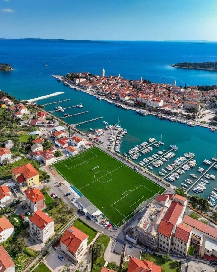 Kuca Carmen Hotel Rab Town Bagian luar foto