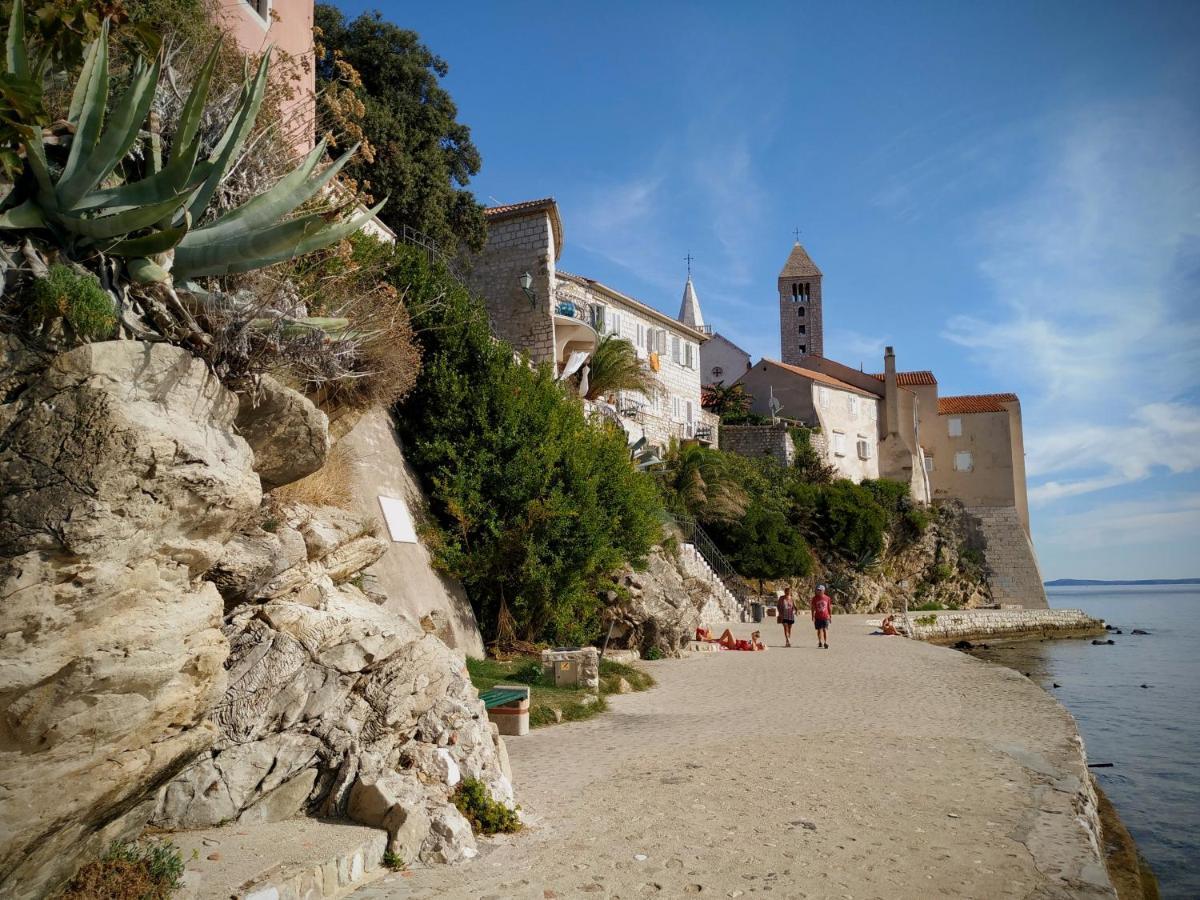 Kuca Carmen Hotel Rab Town Bagian luar foto
