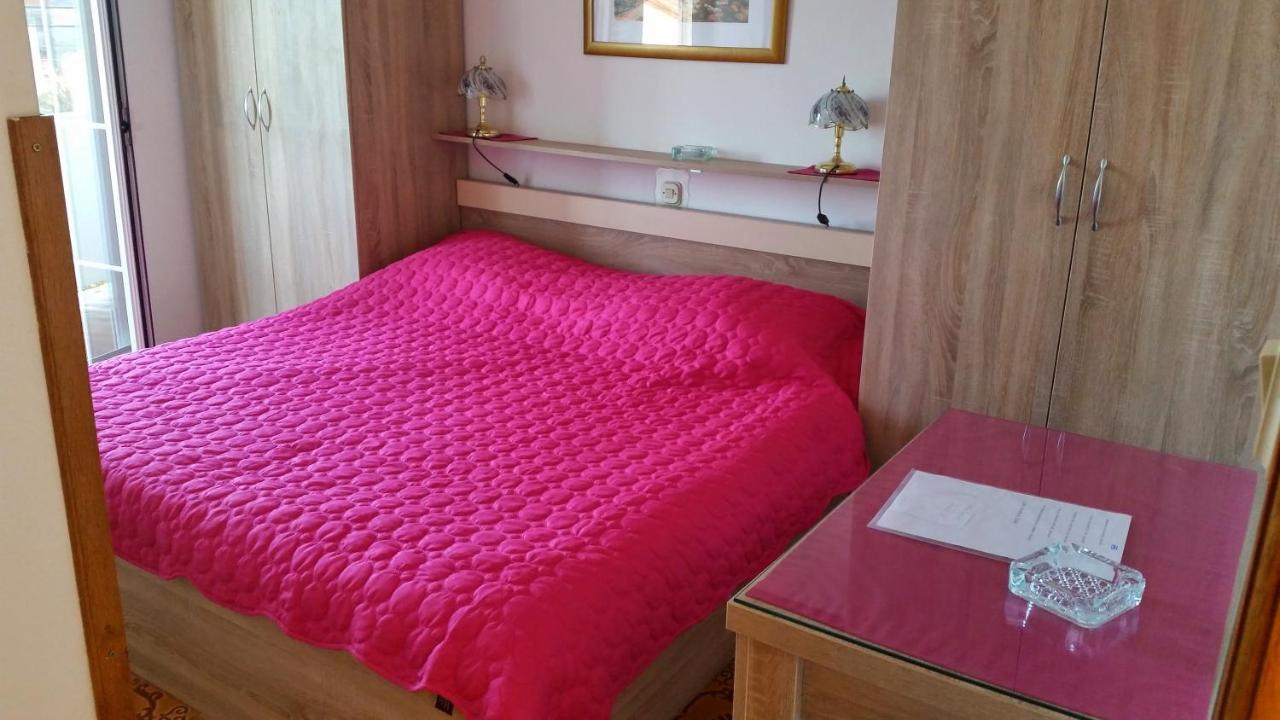 Kuca Carmen Hotel Rab Town Bagian luar foto